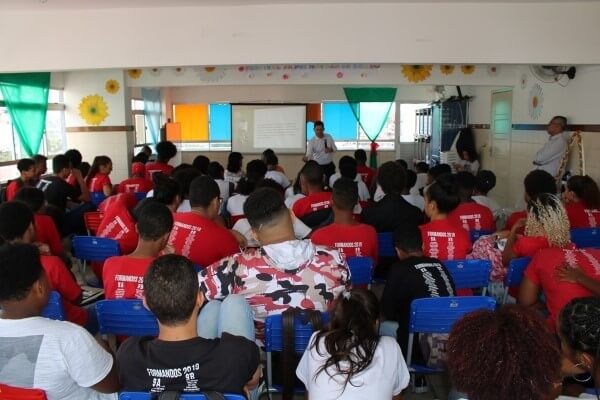 Alunos da rede municipal de Salvador aprendem sobre história e função da Câmara Alunos da rede municipal de Salvador aprendem sobre história e função da Câmara