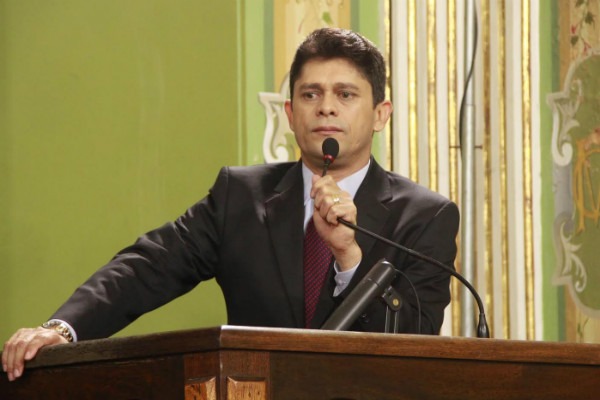 Luiz Carlos quer impedir violências nos estádios de futebol em Salvador (BA)