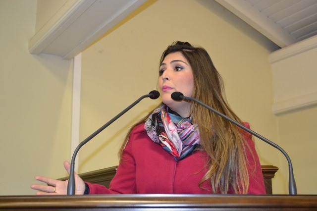 Manu Caliari pede iluminação por sensor nos abrigos de ônibus