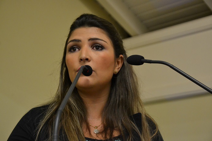 Manu Caliari pede fiscalização a panfletagem em Gramado