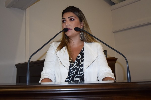 Manu Caliari pede ampliação de serviços dos Correios em Gramado (RS)