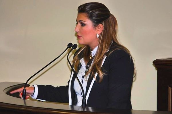 Manu critica utilização de recursos públicos pela prefeitura no Carnaval de Gramado