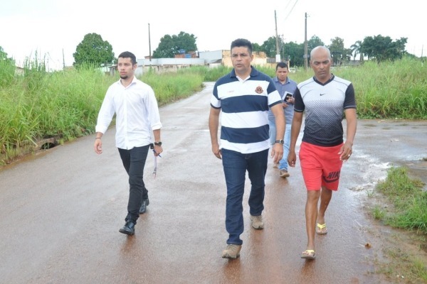 Manuel Marcos visita bairro em Rio Branco para ouvir demandas dos moradores
