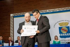 Manuel Marcos homenageia lideranças em Rio Branco