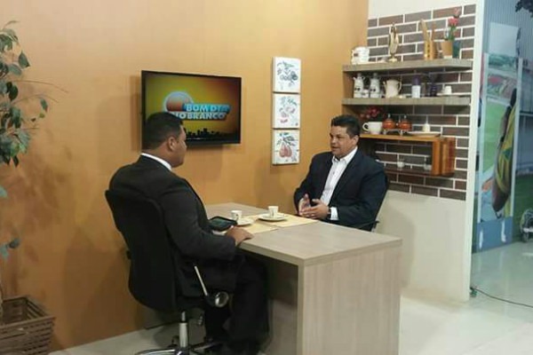 Manuel Marcos apresenta trabalhos da câmara de Rio Branco (AC) em programa de TV