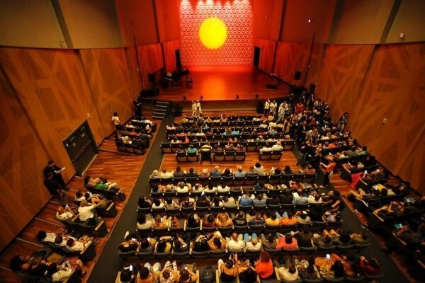 Crivella prestigia festival de arte para pessoas em situação de rua