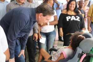 Crivella participa de ação social no Jardim América