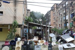 Crivella anuncia aluguel social para 280 famílias que vivem no Condomínio Jambalaia