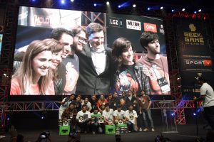 marcelo-crivella-prb-clarissa-garotinho-prb-prefeitura-do-rio-premia-vencedores-da-copa-nave-games-foto-cedida-25-04-17-03