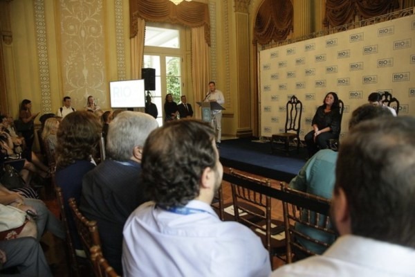 Crivella dá posse a 131 novos médicos concursados