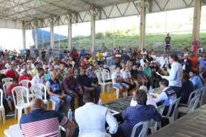 marcelo-crivella-prb-e-reune-com-moradores-do-complexo-do-alemao-foto-ascom-05-05-17-02