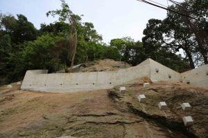 Crivella entrega obra de contenção de encosta na Rocinha que vai evitar deslizamentos