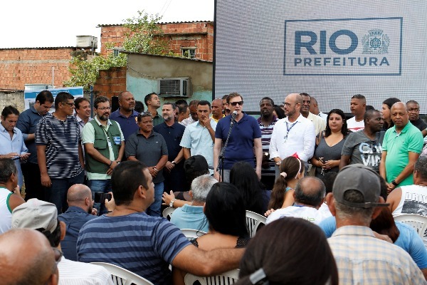 Crivella anuncia construção de clínica da família em comunidade em Santa Cruz