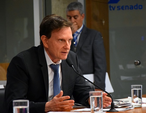 Projeto de Crivella que pune abandono afetivo de filhos é aprovado