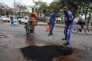 Crivella inicia mutirão do asfalto em mais de 200 ruas do Rio