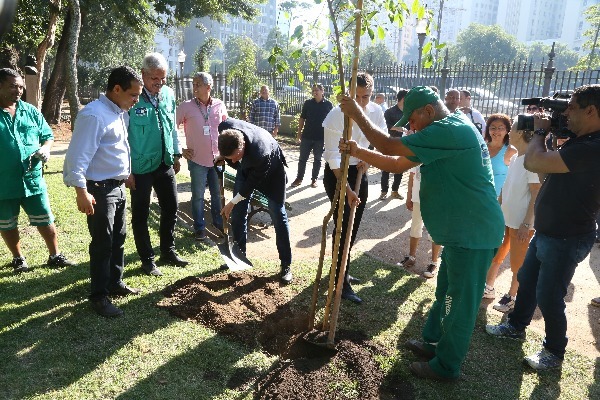 marcelo-crivella-prb-reinauguracao-espaco-passeio-publico-foto2-edvaldo-reis-09-06-17