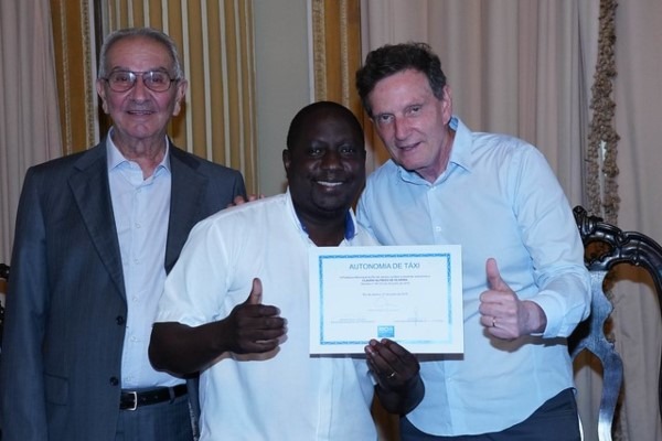 Novas 150 autonomias de táxi são entregues no RJ