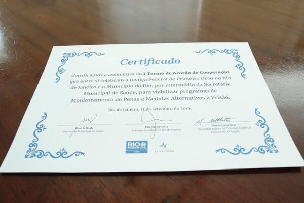 Crivella assina acordo que prevê serviço comunitário na rede de saúde