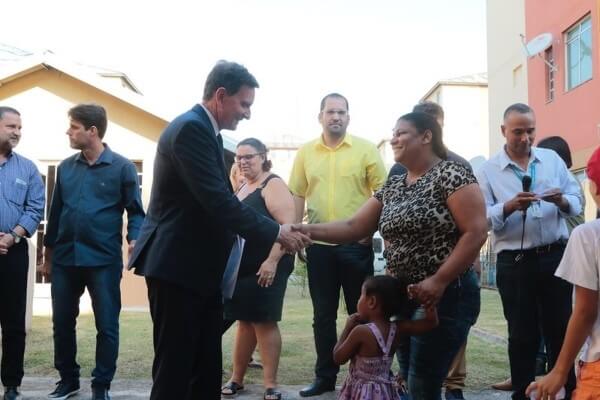 Crivella realiza sonho da casa própria para 296 famílias