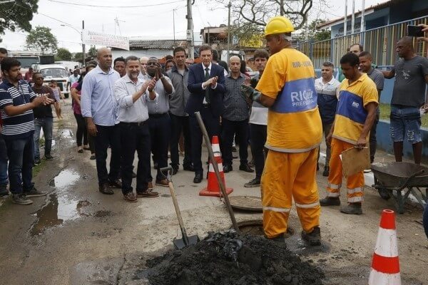 Crivella acompanha ações do Cuidar da Cidade em Santa Cruz