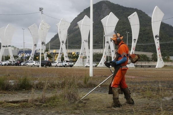 Crivella acompanha início de mutirão de serviços no Parque dos Atletas