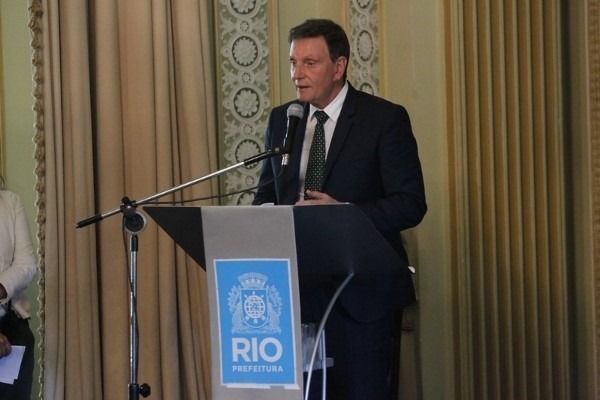 Crivella lança aplicativo Ônibus.Rio