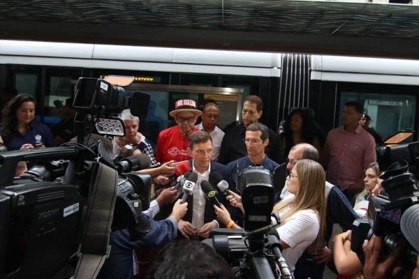 Crivella inicia operação da Linha 3 do VLT