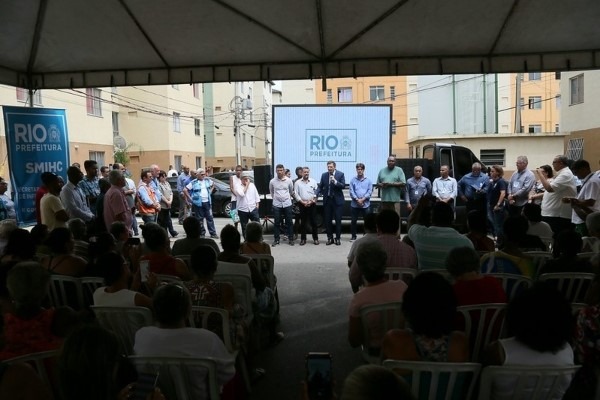 Crivella entrega RGI para 255 famílias de baixa renda em Santa Cruz