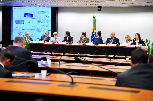 marcelo-squassoni-prb-mme-defende-grupo-de-trabalho-para-avaliar-portabilidade-nas-contas-de-luz-foto-04-09-15-01