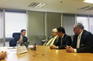 Squassoni debate projeto da nova arena do Santos FC com ministro do Esporte