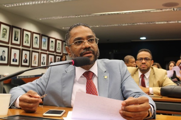 Márcio Marinho cobra pagamento de emendas destinadas a municípios baianos