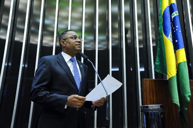 Marinho reúne parlamentares e embaixadores para homenagear os 40 anos de relação entre Brasil e Angola