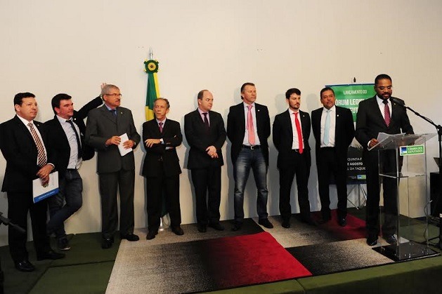 marcio-marinho-prb-participa-de-lancamento-do-forum-legislativo-do-futebol-foto-roberto-ribeiro-14-08-15-02