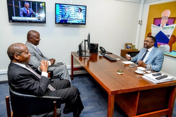 Márcio Marinho se reúne com embaixador de Moçambique