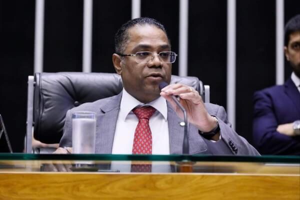 Marinho sugere a suspensão do corte de serviços essenciais durante a pandemia