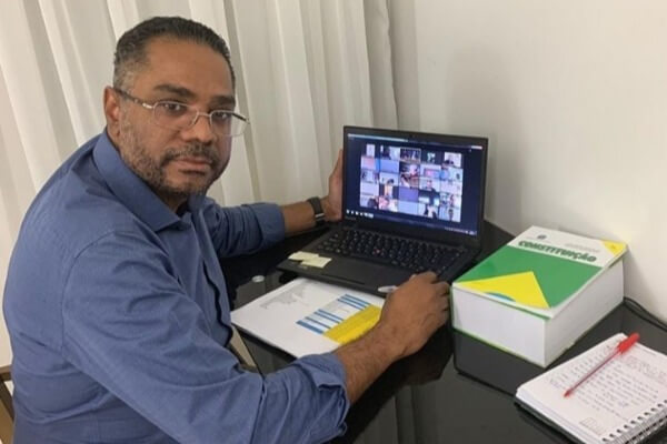 Márcio Marinho sugere o adiamento do Enem