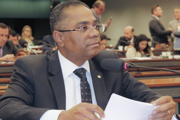 Márcio Marinho aprova crédito especial para Itaguaçu da Bahia