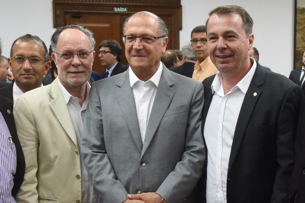 Marcos Abdala acompanha assinatura da gestão do Hospital Regional de Piracicaba (SP)