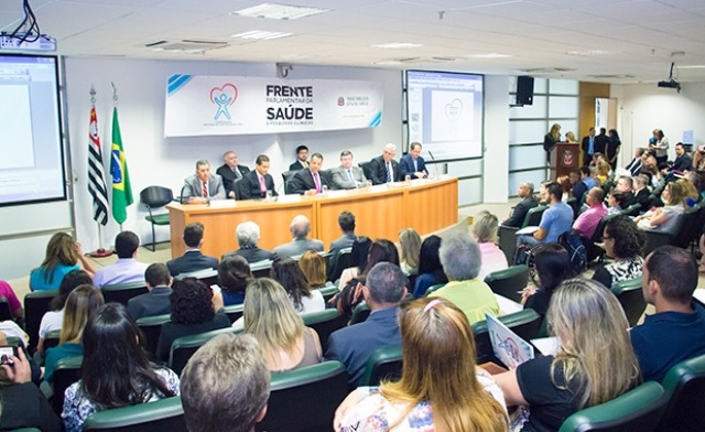 marcos-pereira-prb-lancamento-frente-parlamentar-saude-foto3-alison-leite-10-08-15