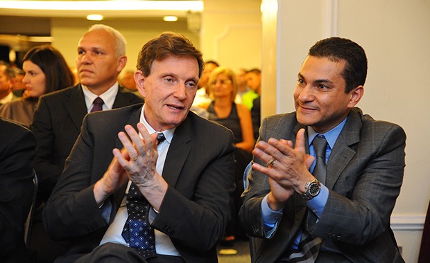 marcos-pereira-prb-recebe-comenda-cafe-filho-e-titulo-de-amigo-do-pescador-foto-agenciaprb-24-09-15-02