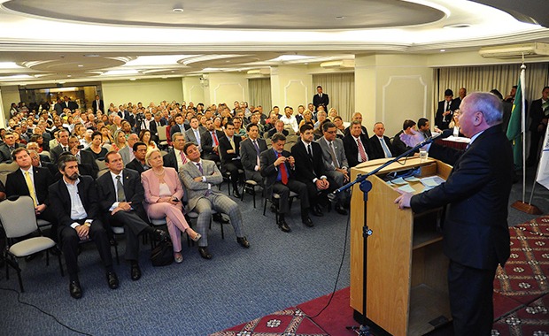 marcos-pereira-prb-recebe-comenda-cafe-filho-e-titulo-de-amigo-do-pescador-foto-agenciaprb-24-09-15-03
