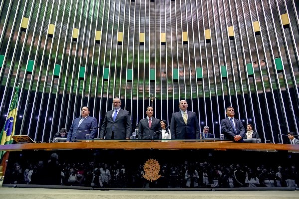 Republicanos recebem Bolsonaro em comemoração aos 42 anos da Igreja Universal