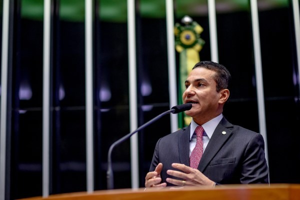 Republicanos recebem Bolsonaro em comemoração aos 42 anos da Igreja Universal