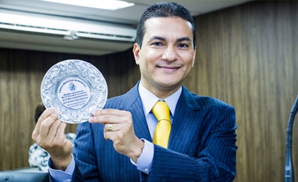 Pereira recebe Medalha do Mérito Educativo e Cultural em Diadema (SP) e exalta a FRB
