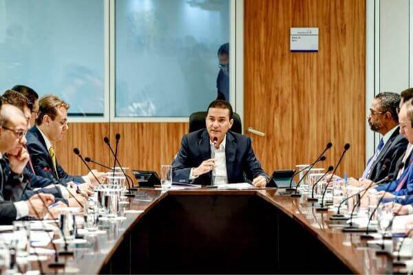 Municípios com mais de 200 eleitores devem priorizar candidaturas próprias