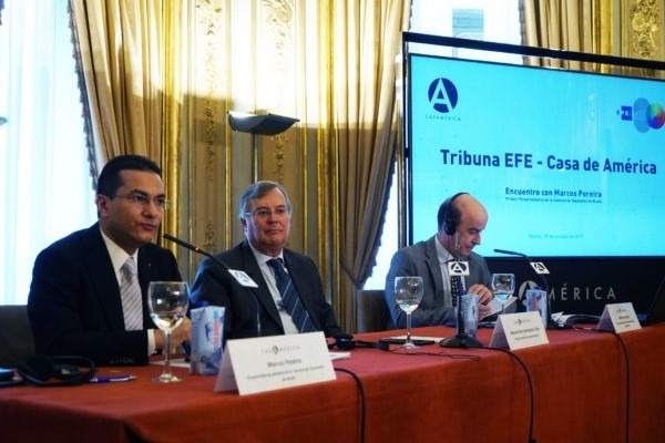 Na Espanha, Marcos Pereira defende Brasil a investidores