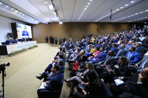 Marcos Pereira defende instituições em evento sobre democracia e faz apelo por moderação