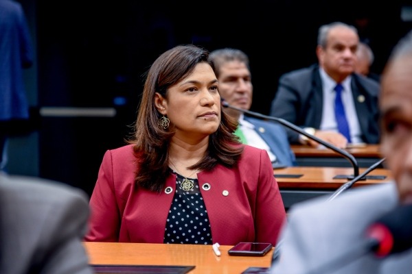 Maria Rosas apoia projeto de proteção às mulheres e vulneráveis