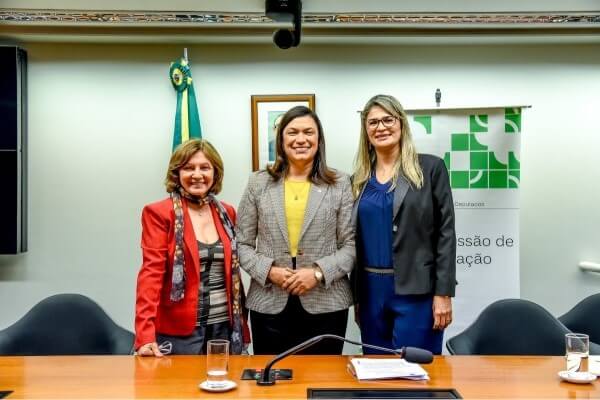 Maria Rosas debate Atendimento Educacional Especializado (AEE)