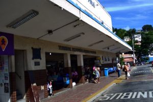 mario-esteves-prb-assina-decreto-baixando-o-preco-das-passagens-em-barra-do-pirai-foto-cedida-04-05-17
